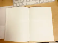 ミドリノートを机に置いたところ