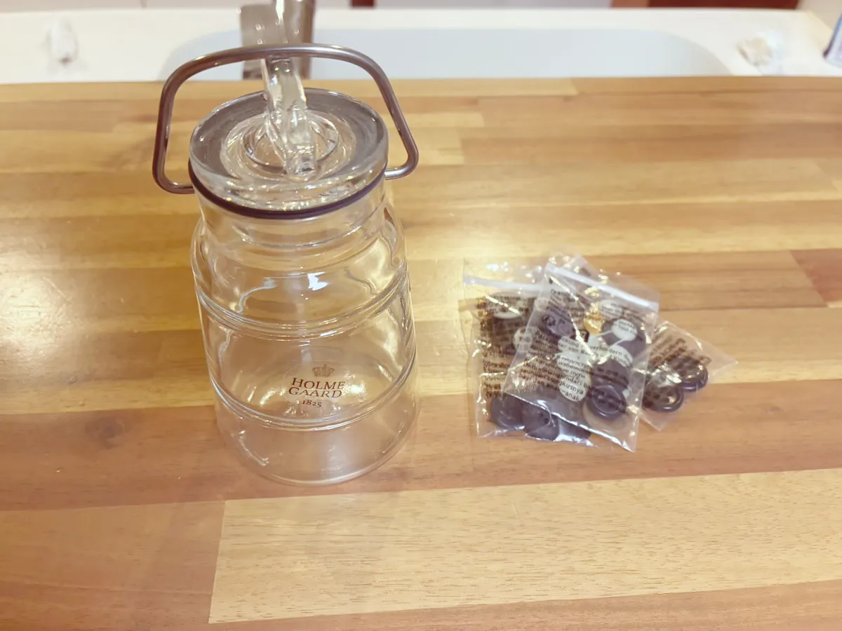 空き瓶とボタン